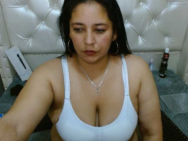 Live sex webcam photo for MomSweetSofia1 #277529351