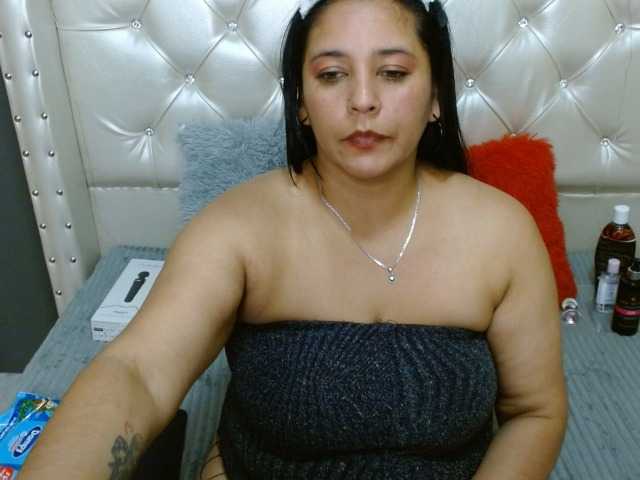 Live sex webcam photo for MomSweetSofia1 #277634299