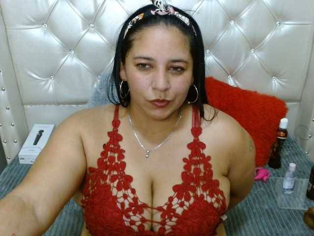 Live sex webcam photo for MomSweetSofia1 #277740186