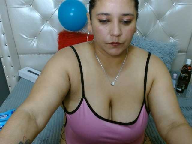 Live sex webcam photo for MomSweetSofia1 #277825195