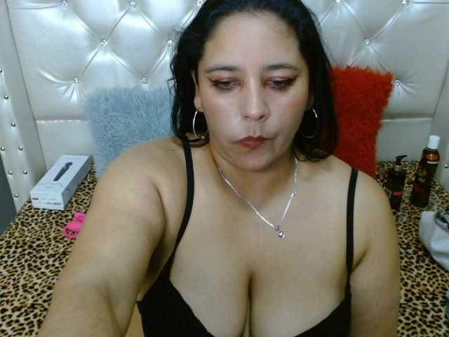 Live sex webcam photo for MomSweetSofia1 #277870815