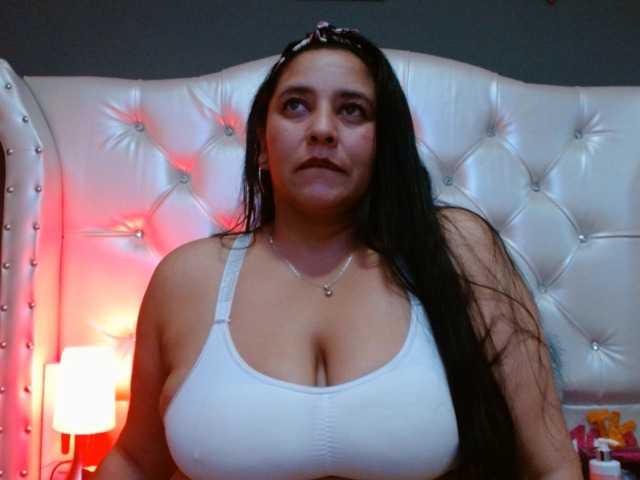 Live sex webcam photo for MomSweetSofia1 #278226455