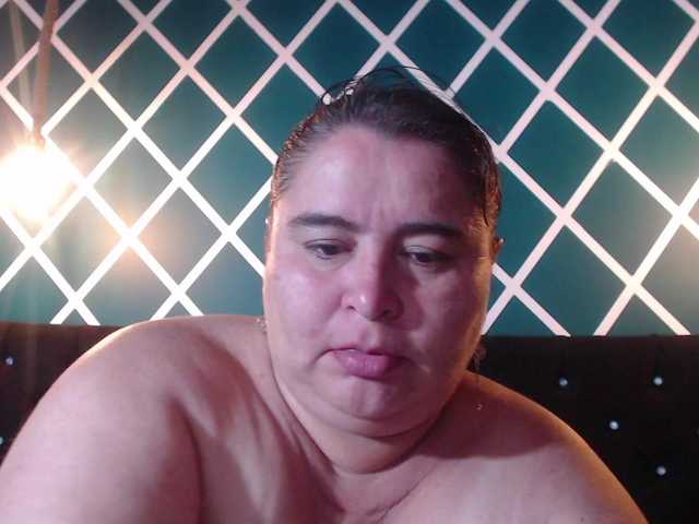 Live sex webcam photo for MommyAngybbw #275622973