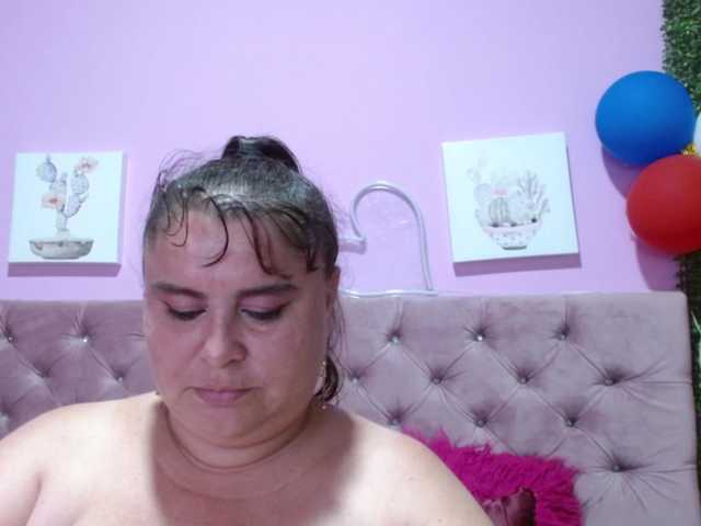 Live sex webcam photo for MommyAngybbw #275660759