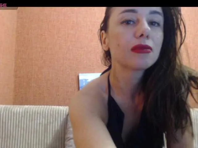 Live sex webcam photo for MommyNextDoor #276796538