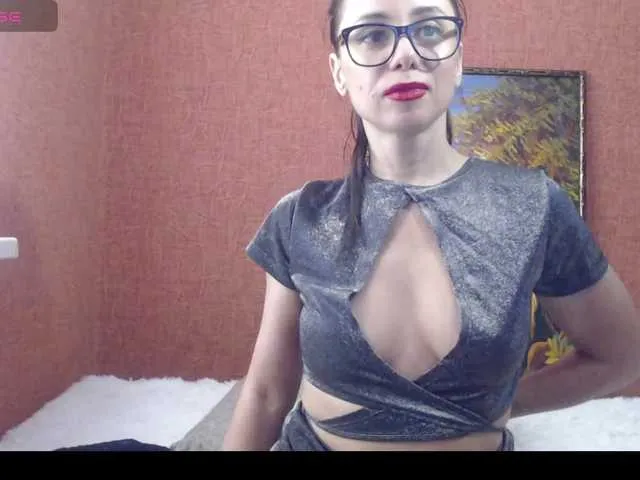 Live sex webcam photo for MommyNextDoor #277495081