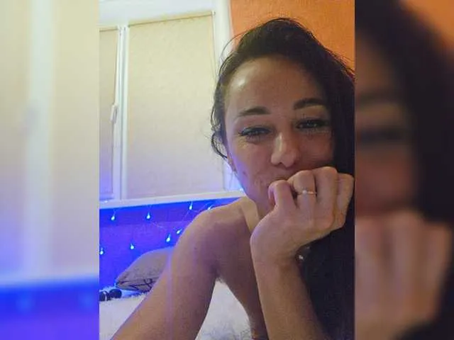 Live sex webcam photo for MommyNextDoor #277537749