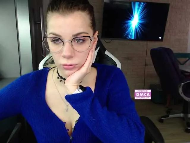 Live sex webcam photo for MomsaysitsOk #273127749