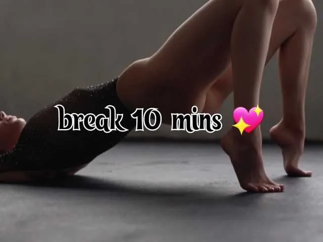 Live sex webcam photo for MomsaysitsOk #273981421