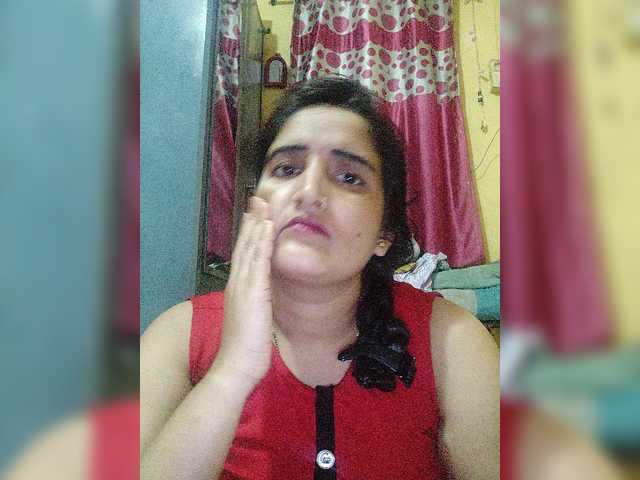 Live sex webcam photo for Mona5050 #274401955