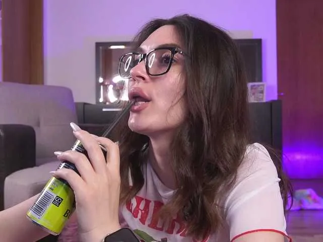 Live sex webcam photo for MonaLisss #291099593