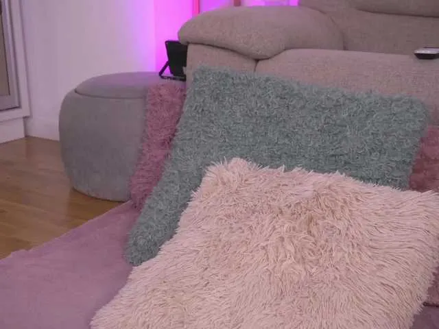 Live sex webcam photo for MonaLisss #291814301