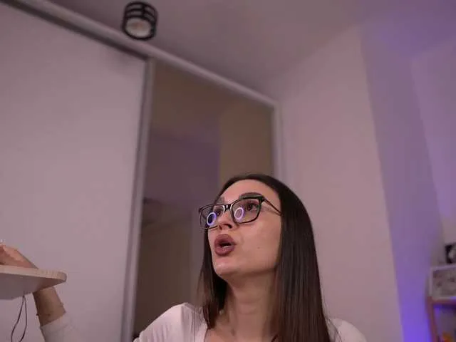 Live sex webcam photo for MonaLisss #292349728