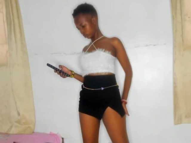 Live sex webcam photo for Monalisalisa #291804549