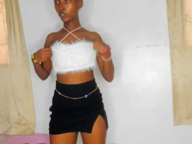 Live sex webcam photo for Monalisalisa #291863193