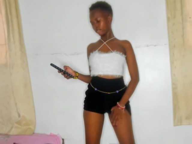 Live sex webcam photo for Monalisalisa #291890061