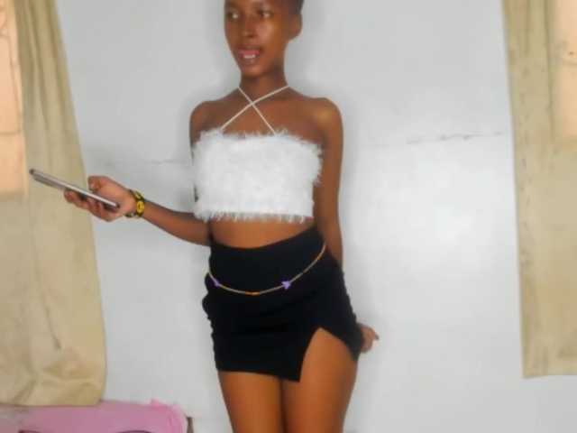 Live sex webcam photo for Monalisalisa #291893690