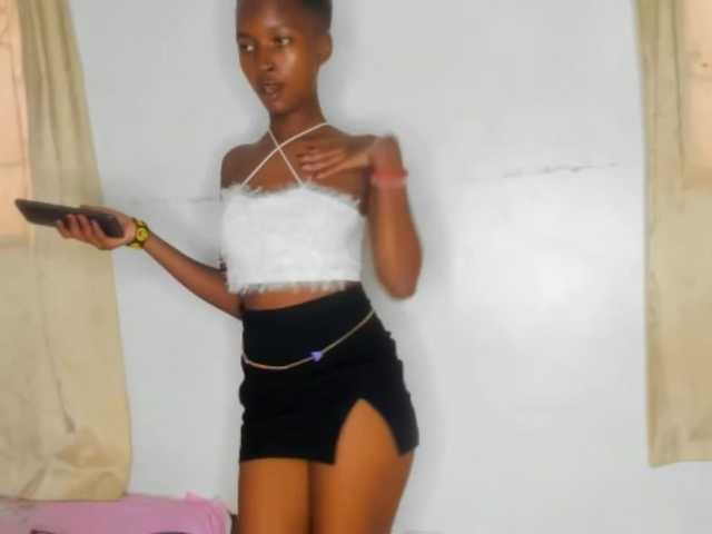 Live sex webcam photo for Monalisalisa #291935884