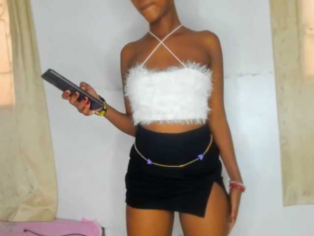 Live sex webcam photo for Monalisalisa #291939415