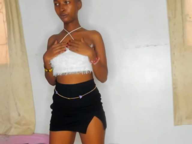 Live sex webcam photo for Monalisalisa #291947429