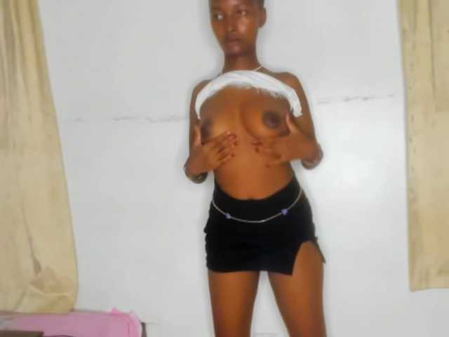 Live sex webcam photo for Monalisalisa #292001261