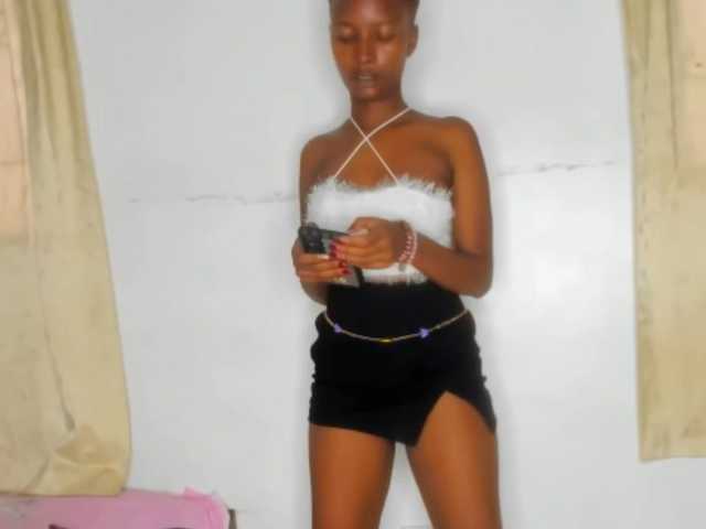 Live sex webcam photo for Monalisalisa #292004332