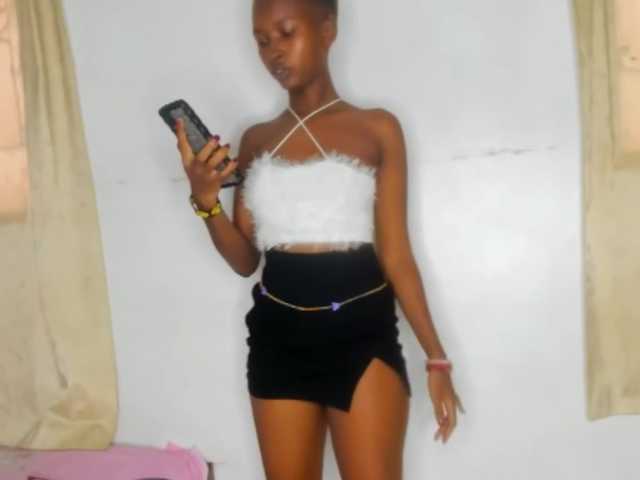 Live sex webcam photo for Monalisalisa #292023389