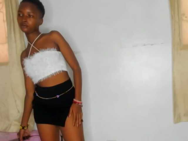 Live sex webcam photo for Monalisalisa #292027560