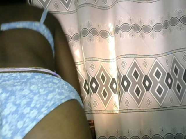 Live sex webcam photo for Monalisalisa #292115898