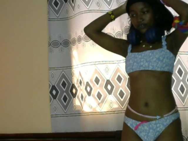 Live sex webcam photo for Monalisalisa #292131504