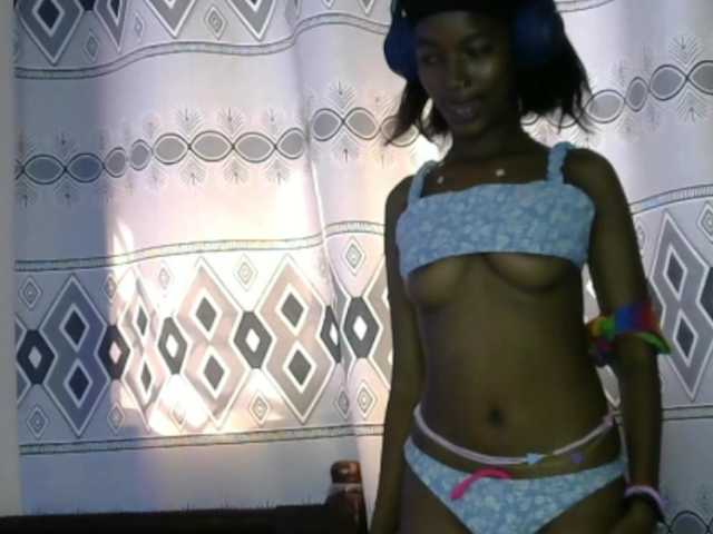 Live sex webcam photo for Monalisalisa #292135147