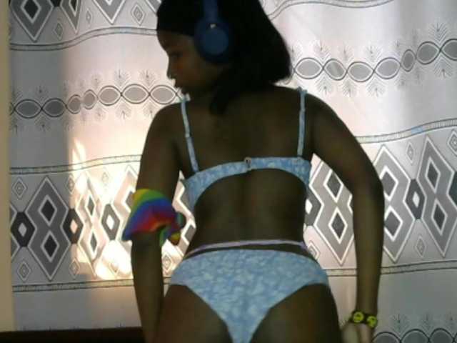 Live sex webcam photo for Monalisalisa #292233395