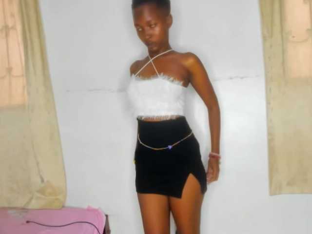 Live sex webcam photo for Monalisalisa #292289230