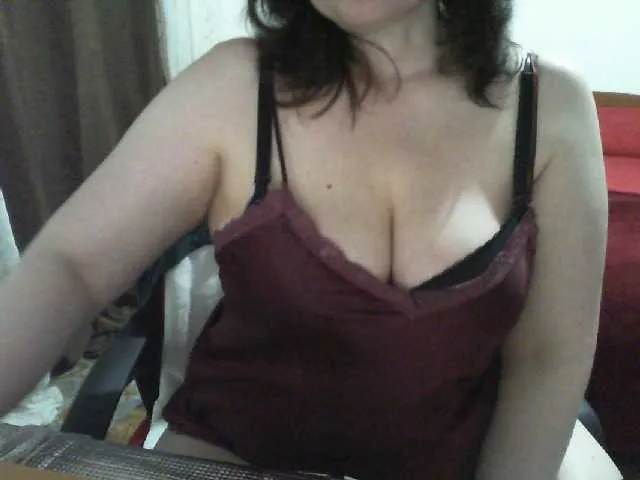 Live sex webcam photo for Monella77 #290946114