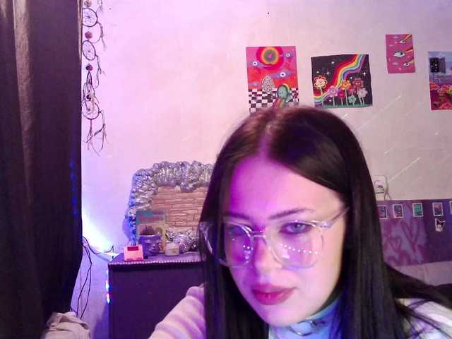 Live sex webcam photo for MoneyLoveMolly #276838257