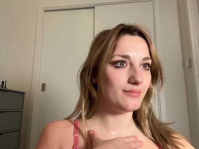 Live sex webcam photo for MonicaBel #276925906