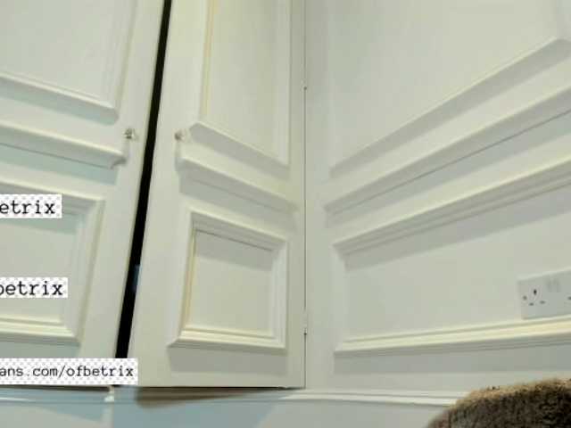 Live sex webcam photo for MonicaBel #277305896