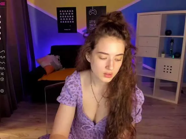 Live sex webcam photo for MonicaBellu #273895670
