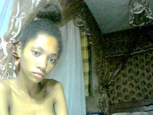 Live sex webcam photo for Monicaxa #290231948