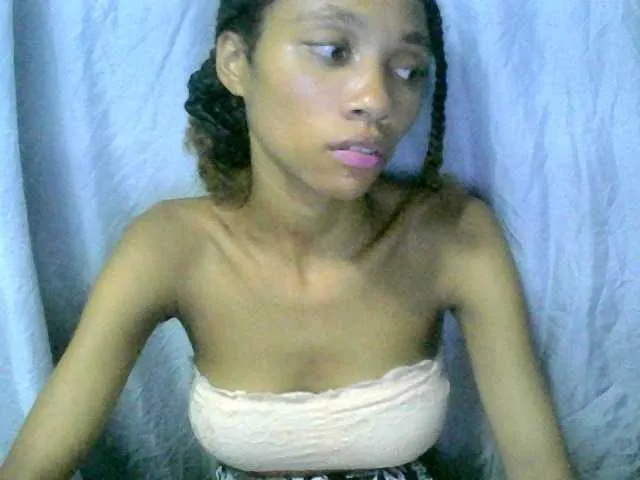 Live sex webcam photo for Monicaxa #290433311