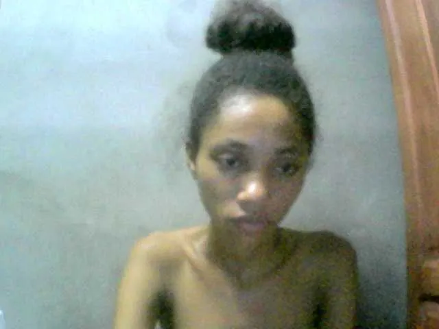 Live sex webcam photo for Monicaxa #290590586