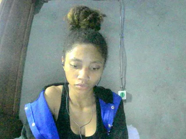 Live sex webcam photo for Monicaxa #290994496