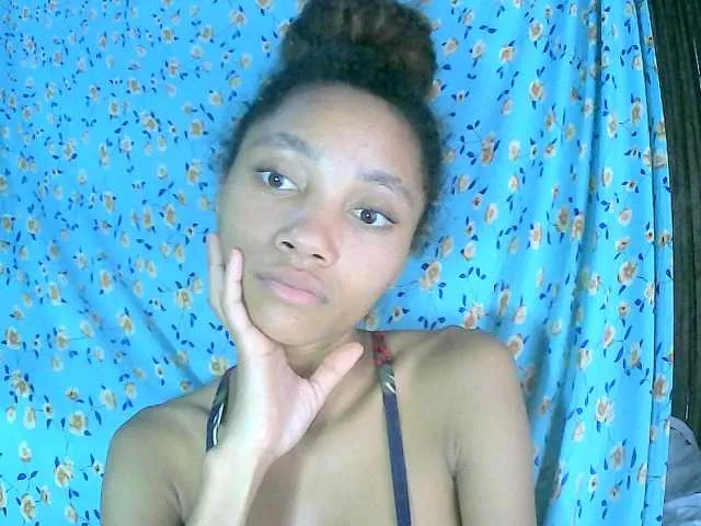 Live sex webcam photo for Monicaxa #291424621