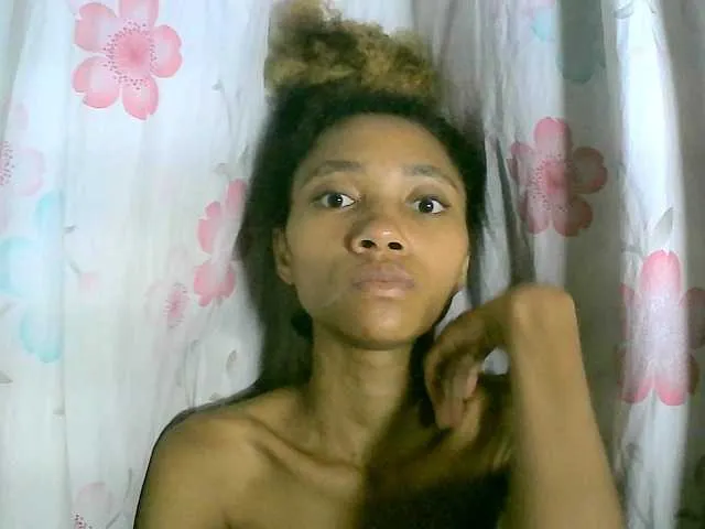 Live sex webcam photo for Monicaxa #292203836