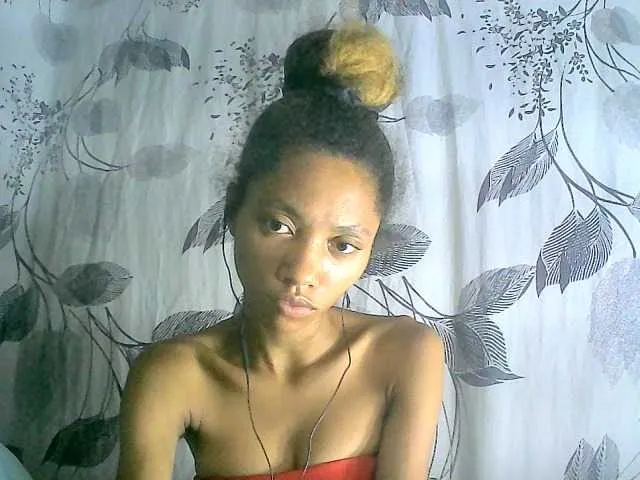 Live sex webcam photo for Monicaxa #292257751