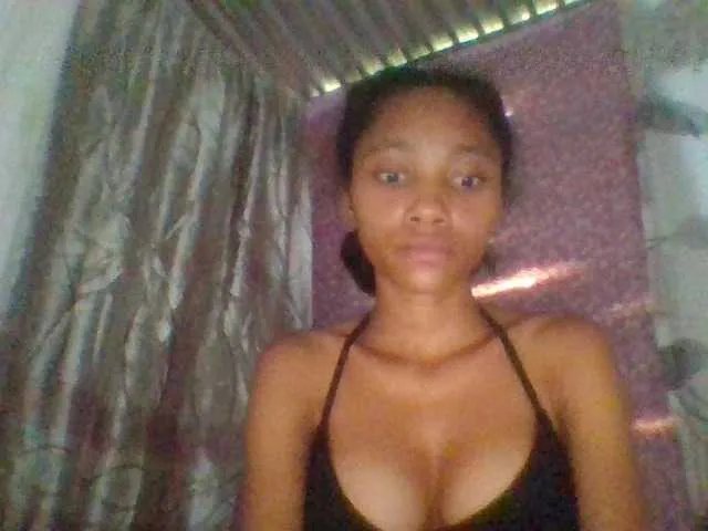 Live sex webcam photo for Monicaxa #294176344