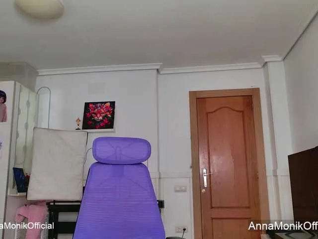 Live sex webcam photo for MonikAnna #292376920