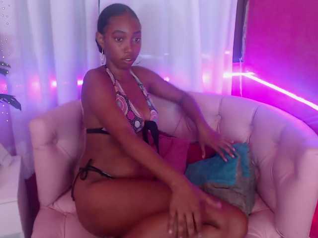 Live sex webcam photo for MonikPotter #277085839