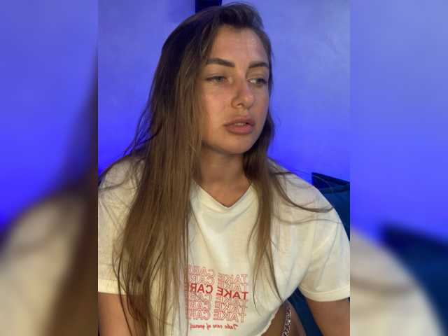 Live sex webcam photo for MonikaLevi #275652687