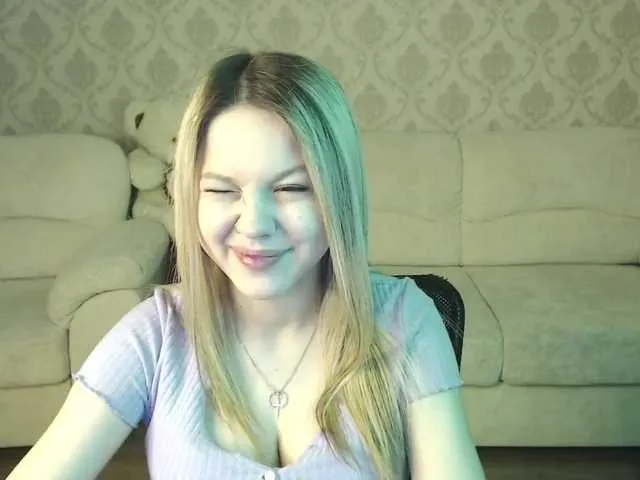 Live sex webcam photo for MonikaStill #272555223